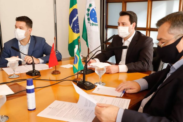 Governo fecha parceria para produzir vacina contra a Covid no Paraná