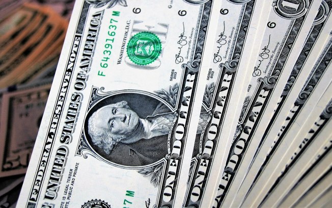 Dólar cai e fecha em R$ 5,15; Bolsa tem maior nível em quase cinco meses