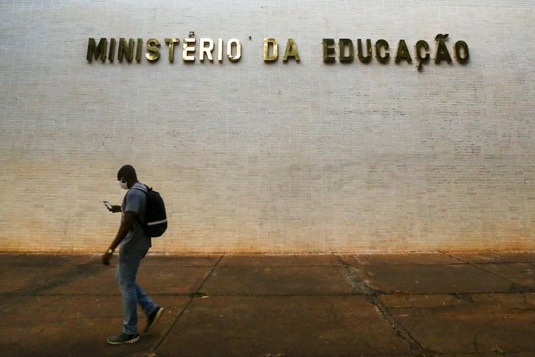 Prazo para adesão ao programa Tempo de Aprender termina hoje