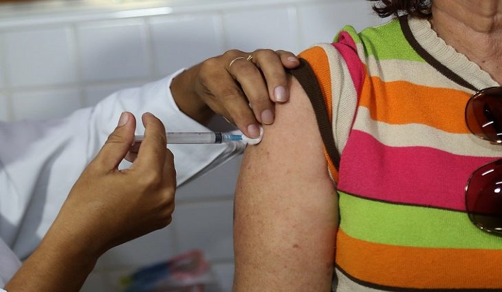 Pesquisador explica os tipos de vacinas existentes e porque a imunização é segura