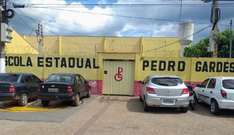 Escolas estaduais no top do ranking do Enem reforçam estudos com aulas online