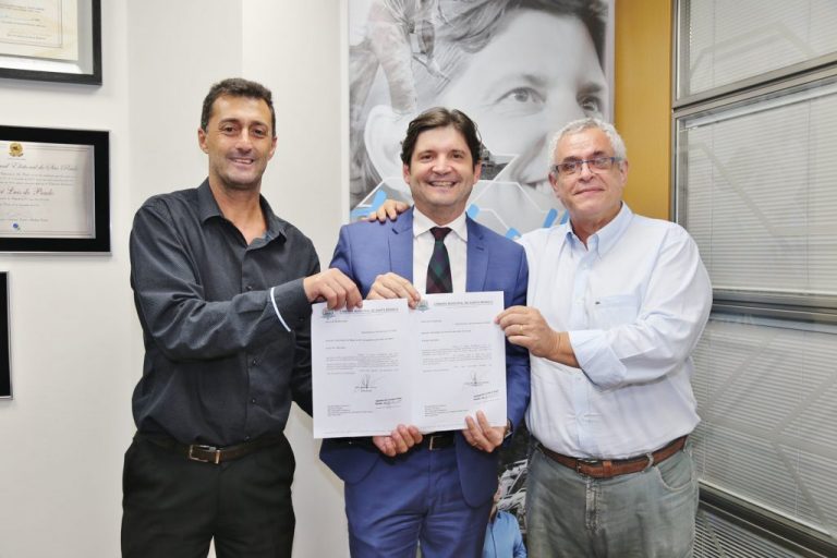 Nova retroescavadeira para Santa Branca