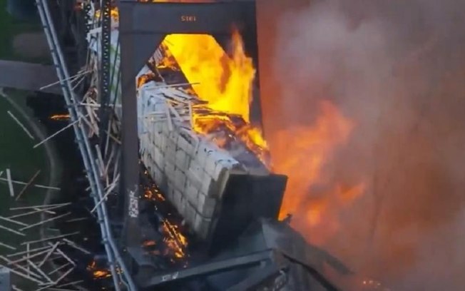 Trem descarrila e provoca incêndio em ponte nos EUA