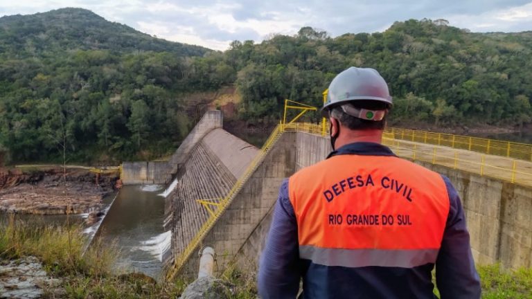 Defesa Civil alerta moradores longo do rio das Antas sobre risco de fissura em barragem