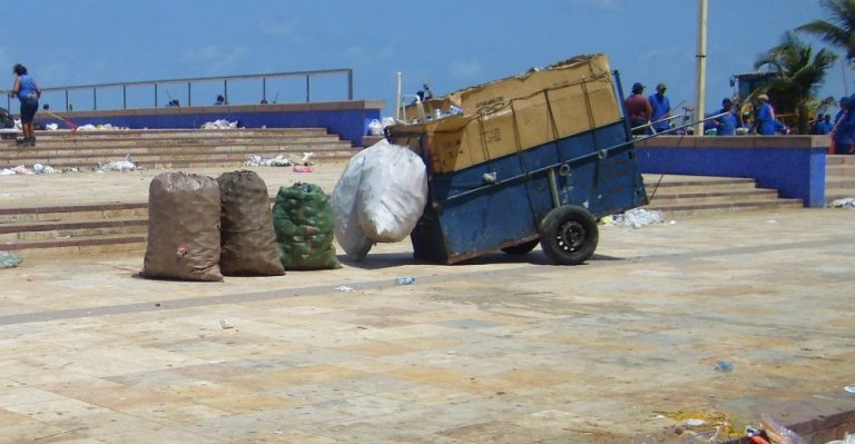 Aprovado projeto que cria auxílio a catadores de materiais recicláveis