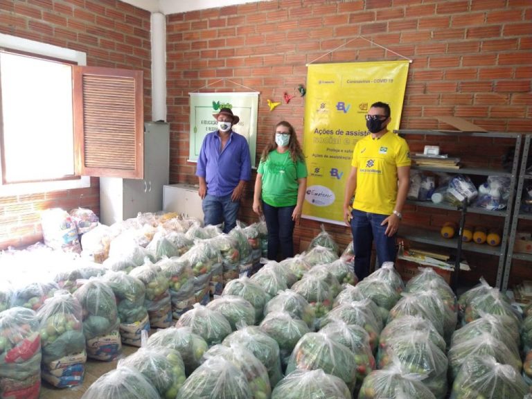 Famílias de baixa renda no Cariri recebem mais de 700 cestas de alimentos e kits de higiene