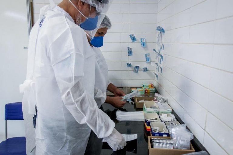 Governo já distribuiu 2,5 mil kits de medicamentos contra Covid-19 no Centro de Triagem