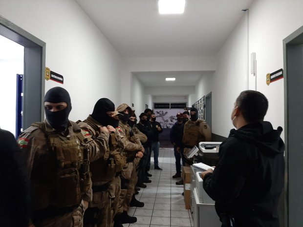 Operação conjunta efetua 14 prisões contra associação criminosa em Itajaí