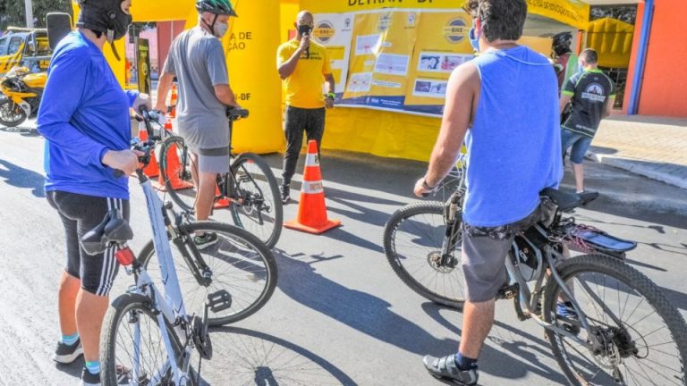 Projeto Bike em Dia leva informação e segurança para ciclistas na W3 Sul