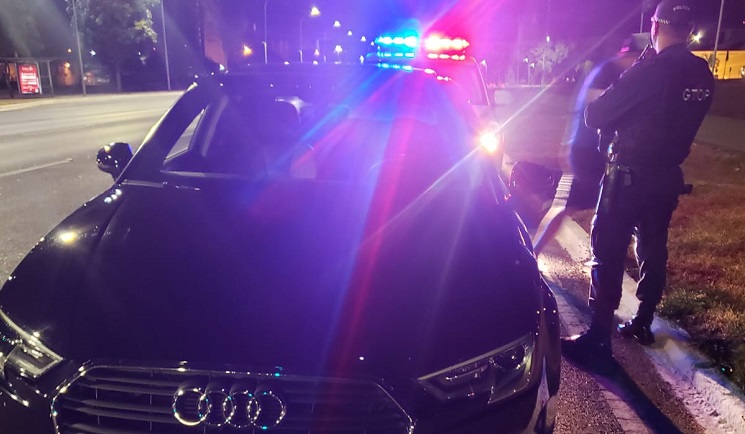 Motorista bêbado xinga policiais e é preso no Plano Piloto