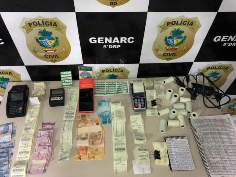 Polícia Civil faz buscas em copiadora e descobre esquema de jogo do bicho, em Valparaíso