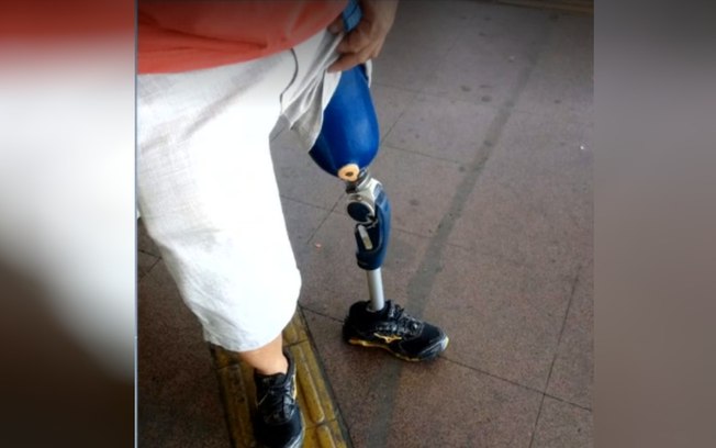 Homem tem perna mecânica furtada dentro de casa em Goiás