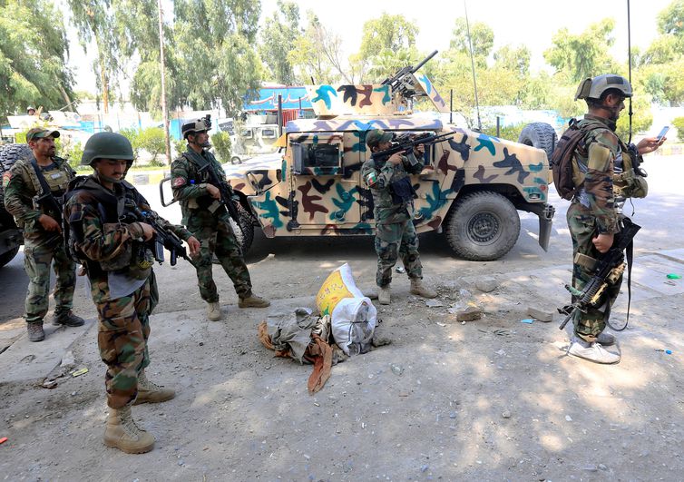 Forças afegãs cercam prisão tomada pelo Estado Islâmico