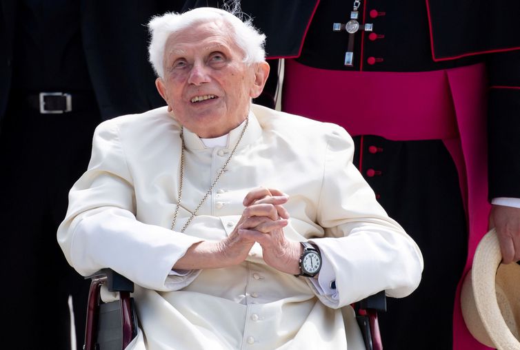 Vaticano: condição de Bento XVI "não é particularmente preocupante"