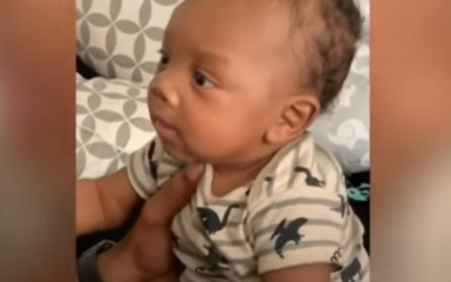 Bebê de apenas dois meses fala e surpreende a mãe; veja vídeo