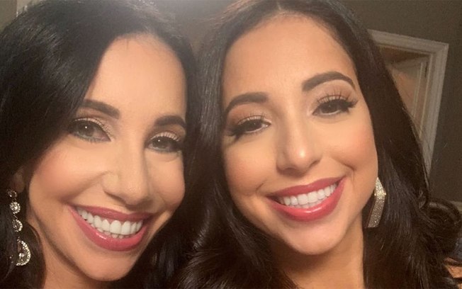 Com 30 anos de diferença, mãe e filha “gêmeas” fazem sucesso no Instagram