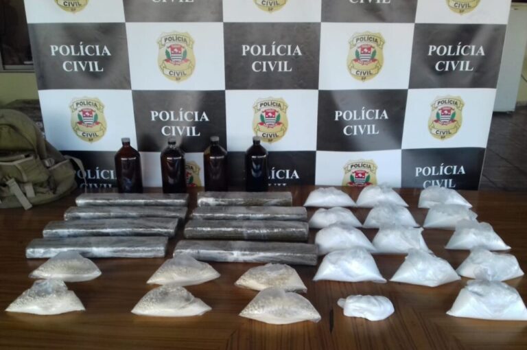 Homem é preso com 14 sacos de cocaína e 8 tijolos de maconha em Barueri