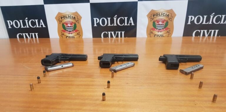 Dupla é presa com 3 pistolas calibre .380