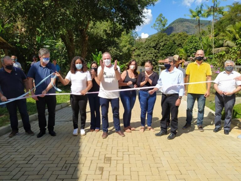 Governo do Estado entrega obras de calçamento rural em Santa Leopoldina