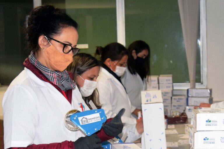 Farmácias do   Estado auxiliam no   combate à pandemia