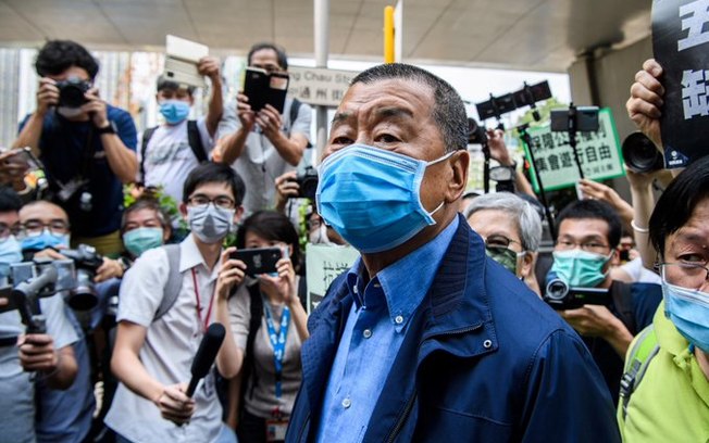 Ativistas pró-democracia são presos em Hong Kong