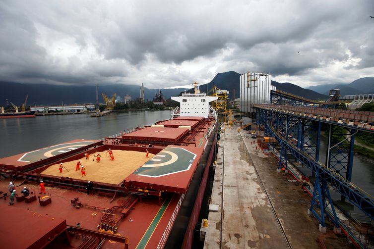 Vendas para China preveniram choque nas exportações, diz Guedes