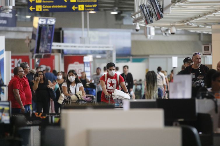 Anvisa quer reforçar medidas contra covid-19 em aeroportos e aeronaves