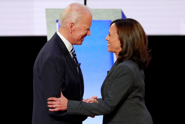 Senadora Kamala Harris é escolhida vice de Biden nas eleições dos EUA