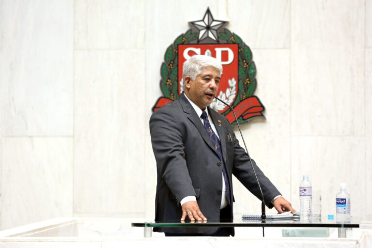 Sargento Neri critica a demissão de PMs e defende o trabalho do presidente Bolsonaro e da polícia