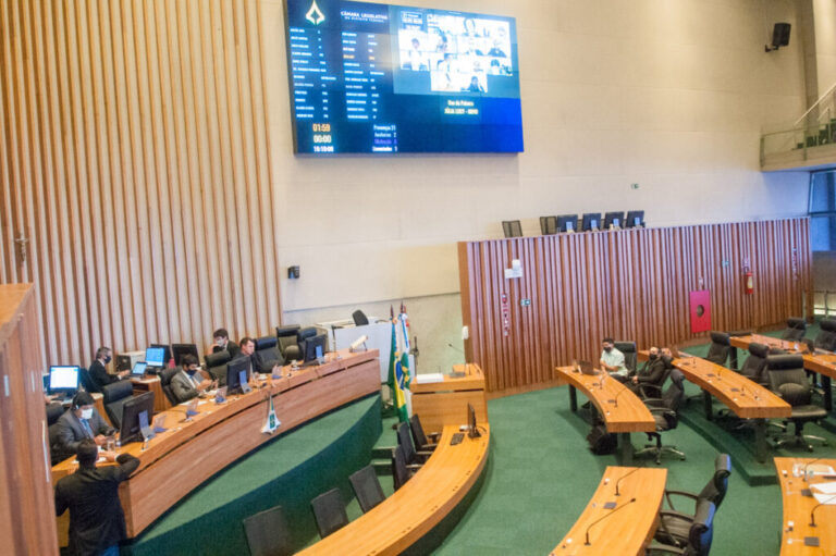 Deputados aprovam suspensão da validade dos concursos públicos homologados