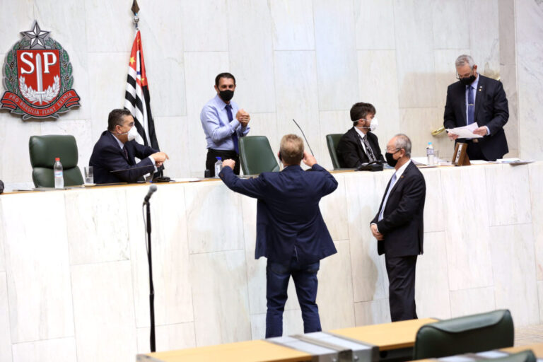 Parlamentares comemoram o Dia do Advogado e debatem retorno de sessões em ambiente virtual