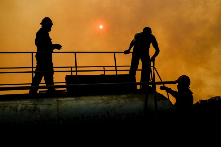 Militares e pantaneiros se unem no combate aos incêndios florestais