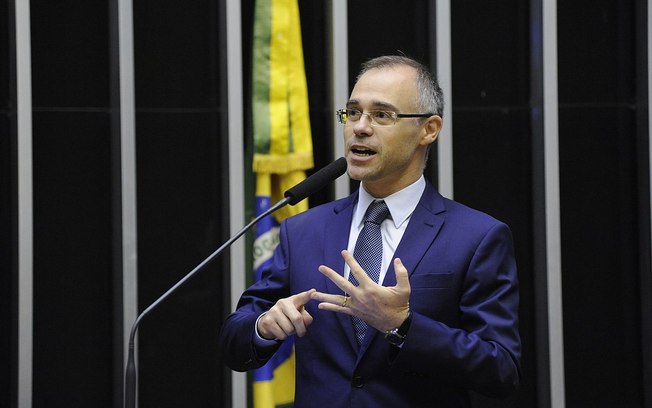 Ministro da Jusitça revela que também fez dossiê de bolsonaristas