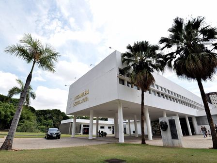 Proposta de Emenda Constitucional que institui a Polícia Penal em Goiás começa a tramitar na Assembleia