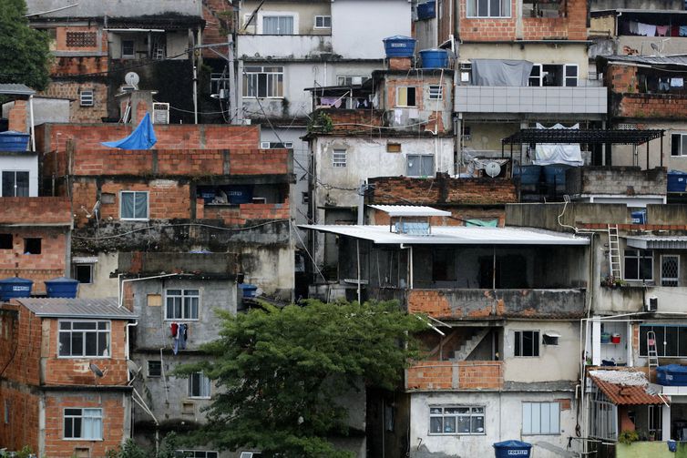 Rio: 1,4 mil mortes por covid-19 foram em favelas, mostra painel