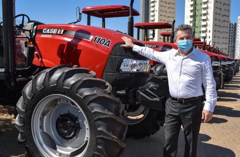 Governador: “Esses equipamentos vão ajudar centenas de famílias de pequenos agricultores em MT”
