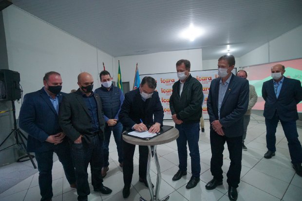 Em Içara, governador libera R$ 8 milhões para pavimentação da Rodovia dos Trilhos