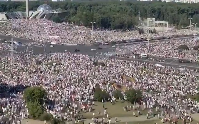 “Marcha pela liberdade” reúne milhares em protesto contra presidente de Belarus