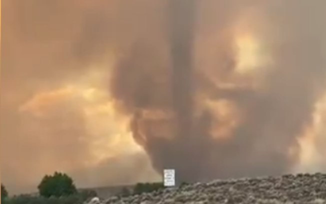 Internautas publicam vídeos de “tornado de fogo” nos EUA; assista