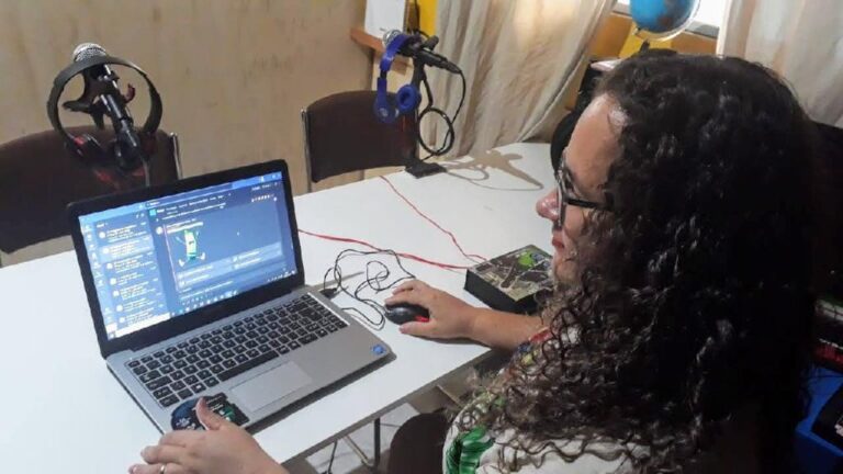 Professora da rede pública utiliza vídeos e fotos como ferramenta de ensino