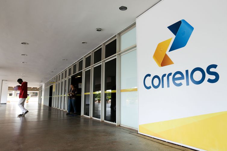 Parte dos trabalhadores dos Correios faz greve por tempo indeterminado