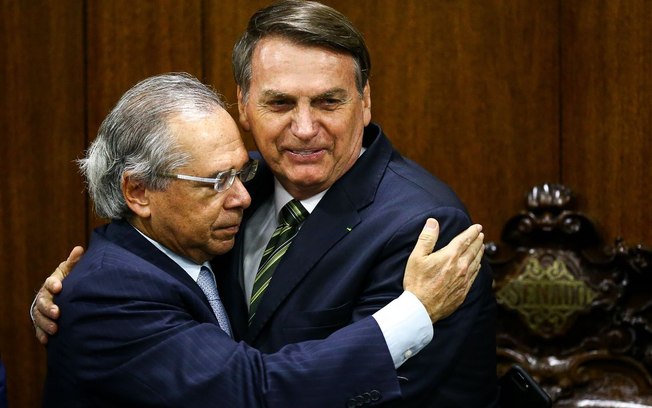 Dólar cai para R$ 5,46 após Bolsonaro e Guedes demonstrarem confiança mútua