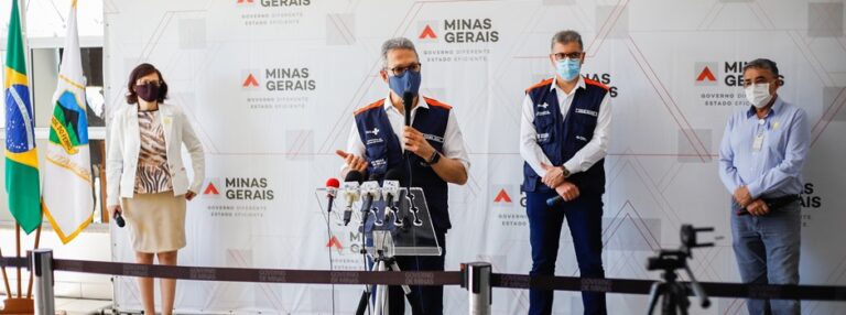 Romeu Zema entrega respiradores para tratamento da covid-19 em Itabira