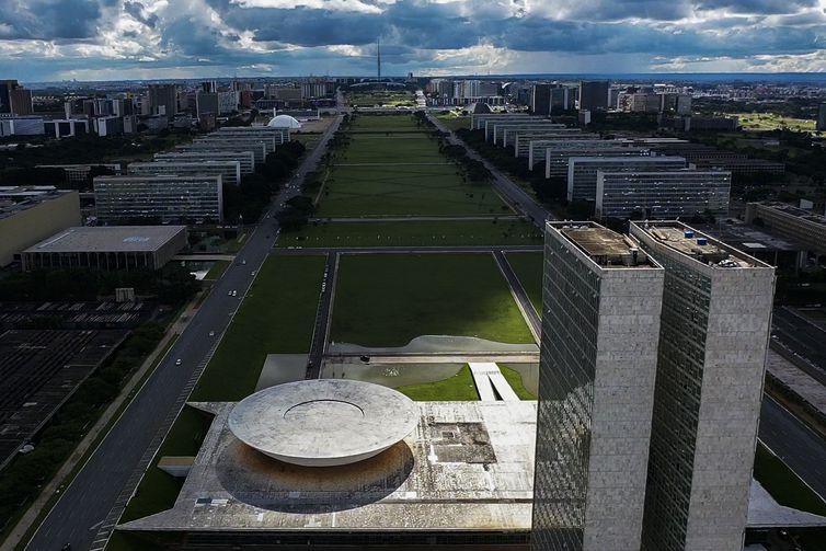 Congresso derruba veto a uso de máscara em escolas e comércio