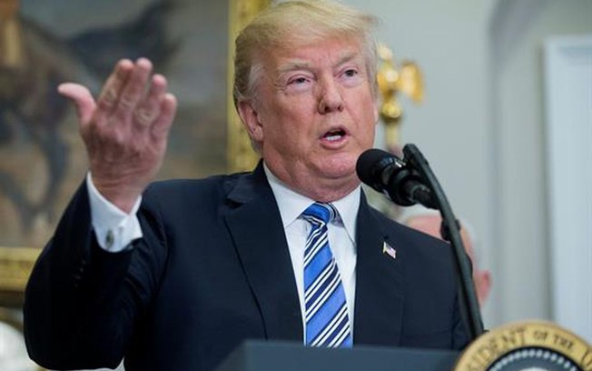 Trump diz que se sente ‘muito mal’ pelo ex-assessor Steve Bannon
