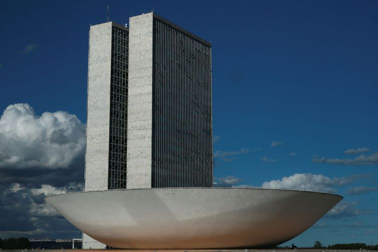 Alcolumbre adia votação do Fundeb