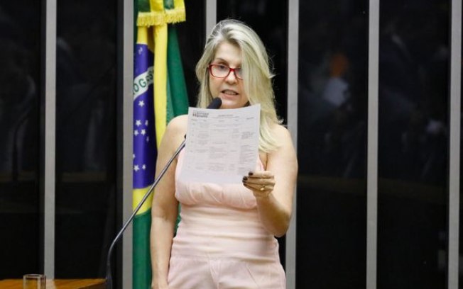 Deputada do PSL admite que recebeu laudo da menina de 10 anos estuprada pelo tio