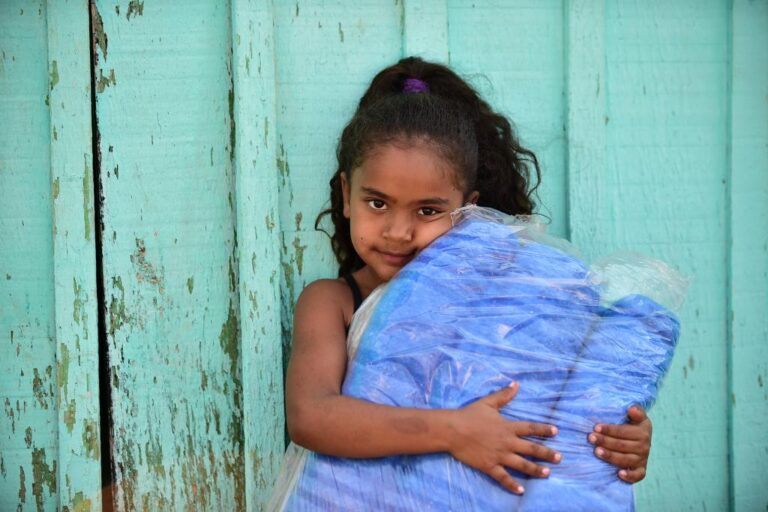 Setasc atende comunidades carentes de Cuiabá com entrega de 5 mil cobertores
