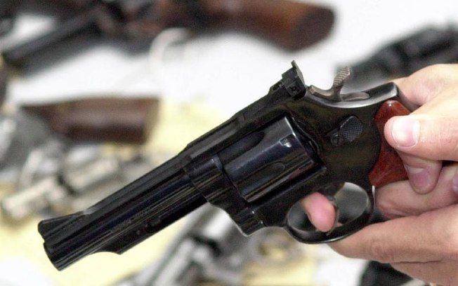 PF formaliza autorização para compra de até 4 armas por cidadão