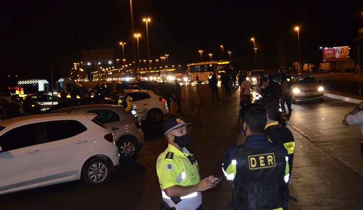 Operação Força Conjunta entre PM, PRF, Detran e DER flagra dezenas de motoristas embriagados no Gama